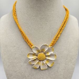 NEW VINTAGE Lisner 3D Daisy Flower Pendant Twisted Cord Choker Necklace